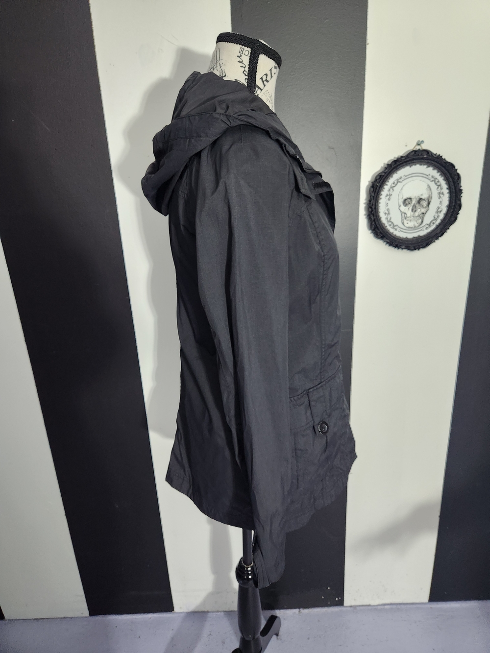 The North Face Women's Hooded Utility Jacket in Charcoal - Picture 3 of 6